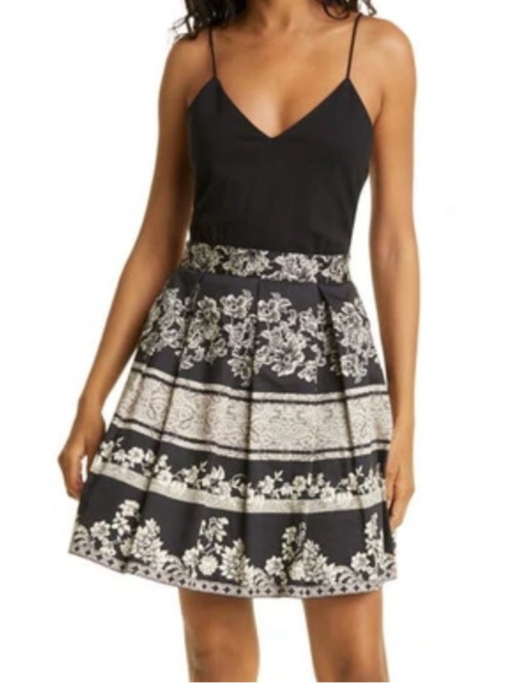 ALICE + OLIVIA Madison Pleated Fit & Flare Mini dress
Black Size 8